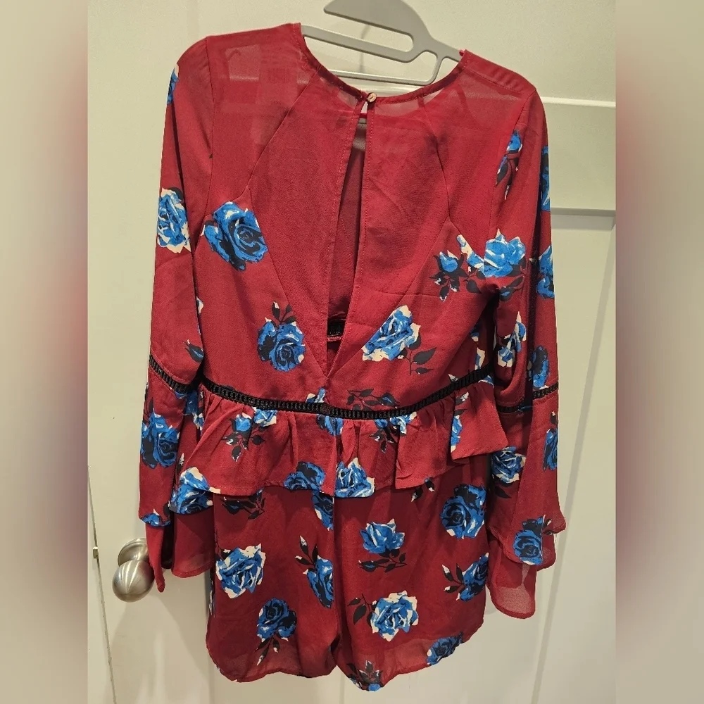 NWT GB Gianni Bini Wine Floral Ruffle Romper – Size Small Long Sleeve